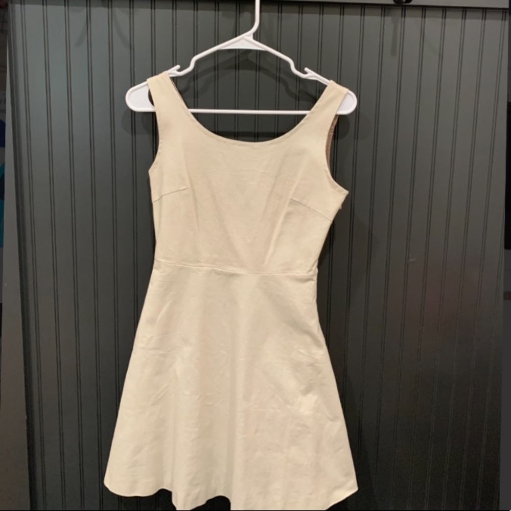 Medium khaki cotton dress with pockets and low back
